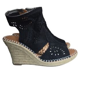 Cover girl Chelsea Suger Hope Black Wedges